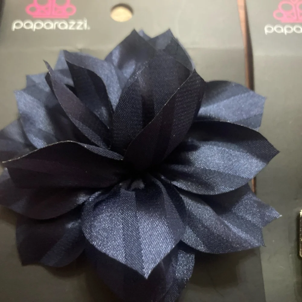 Paparazzi Floral Hair Clips Set. Very pretty set. Includes all items pictured